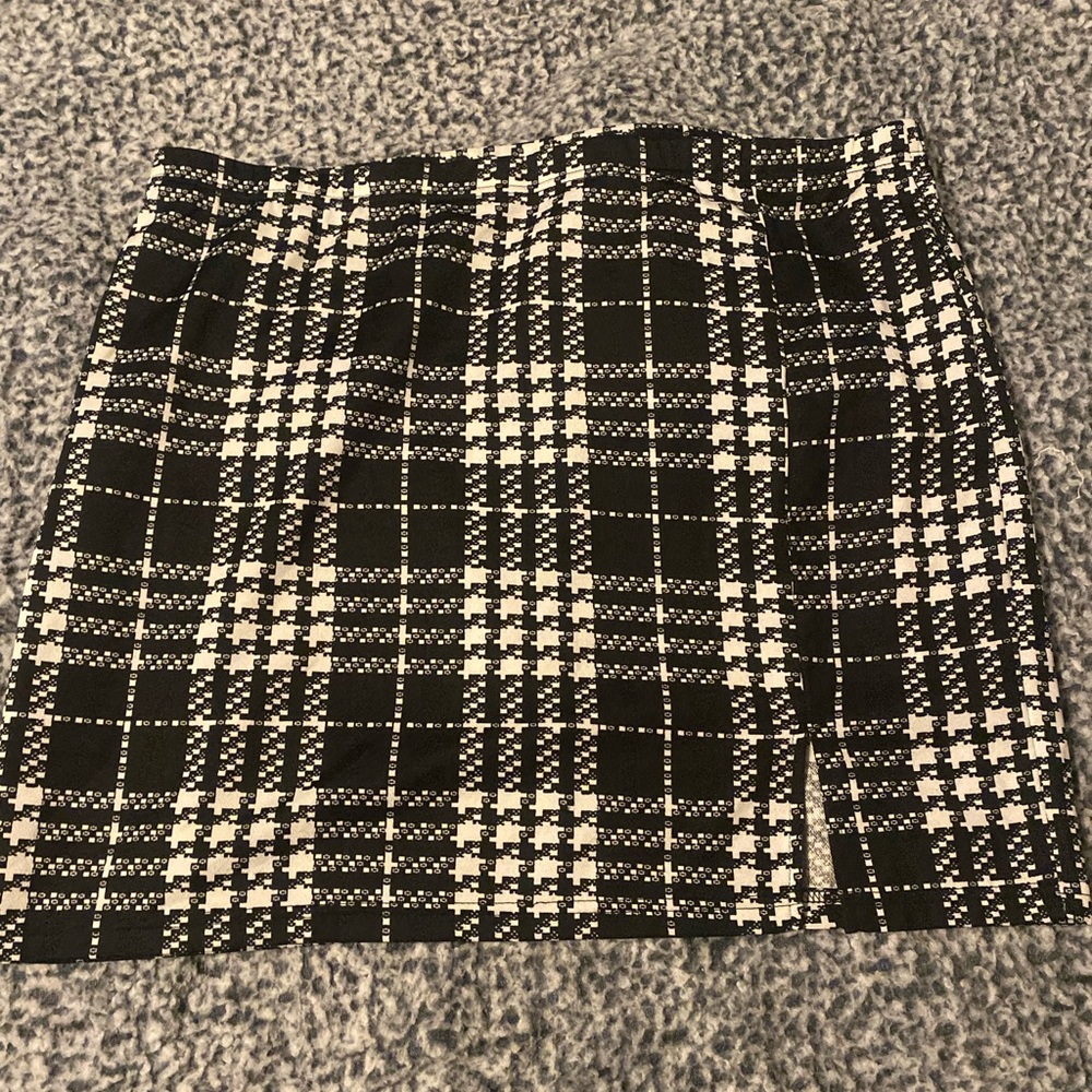 Black and white mini skirt size 3X